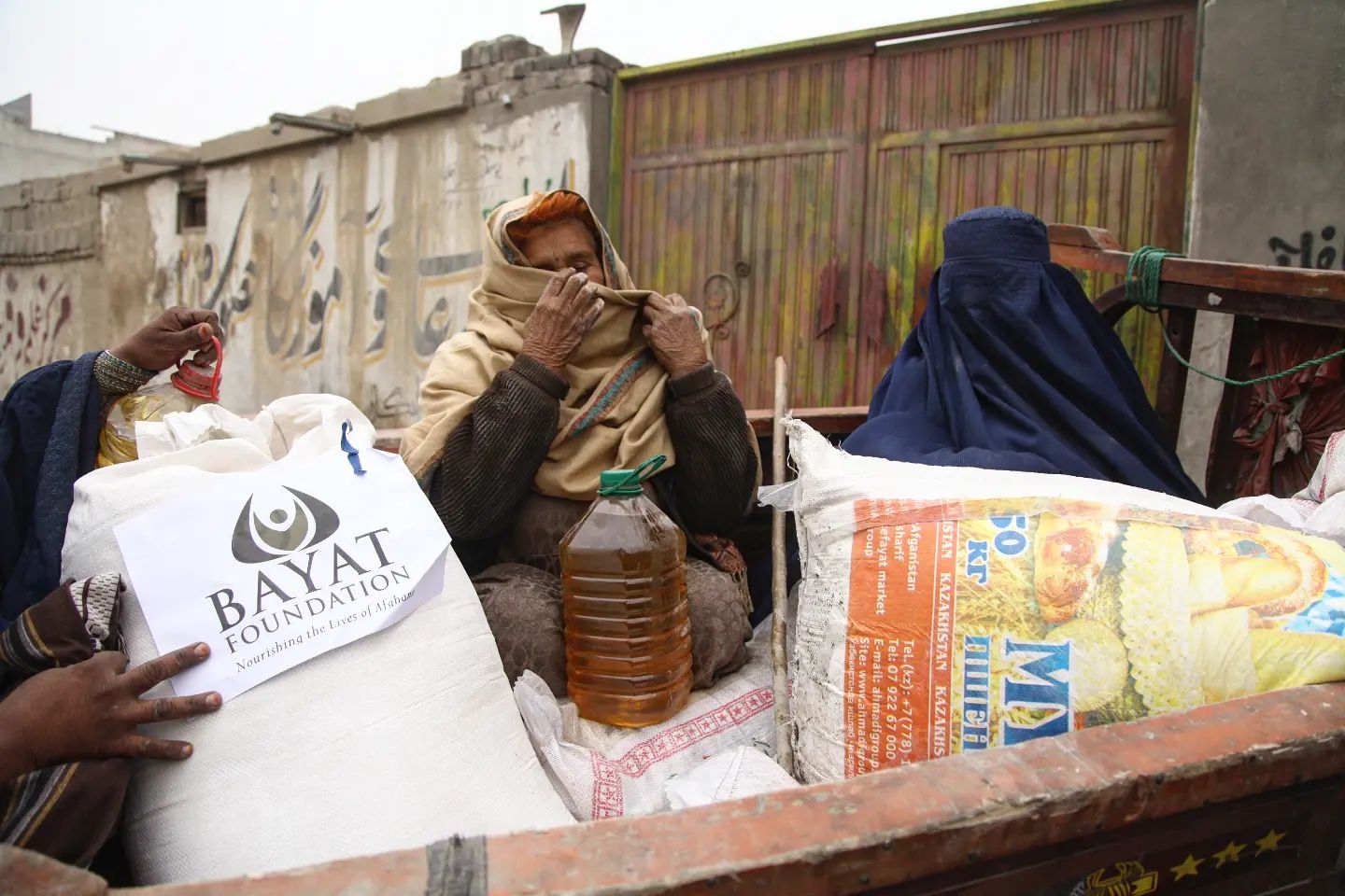 Bayat-Foundation-Food-Aids-Donation-in-Winter-5