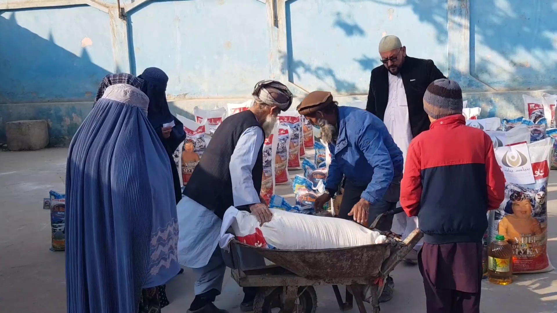 Bayat Foundation Winter Aid – Kunduz families get much needed food aid (7)